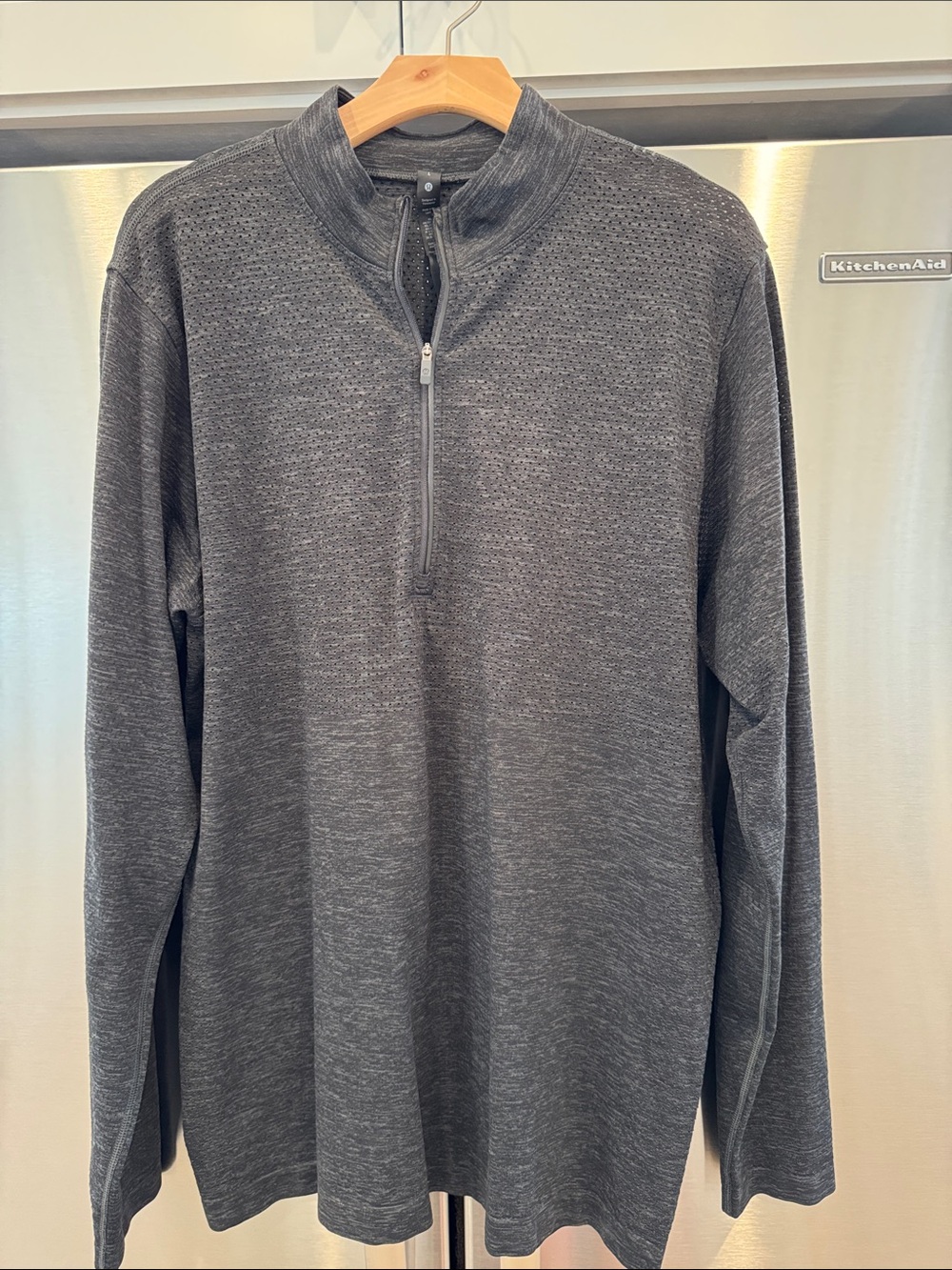 Men's Lululemon dark grey, long-sleeve quarter-zip pullover L